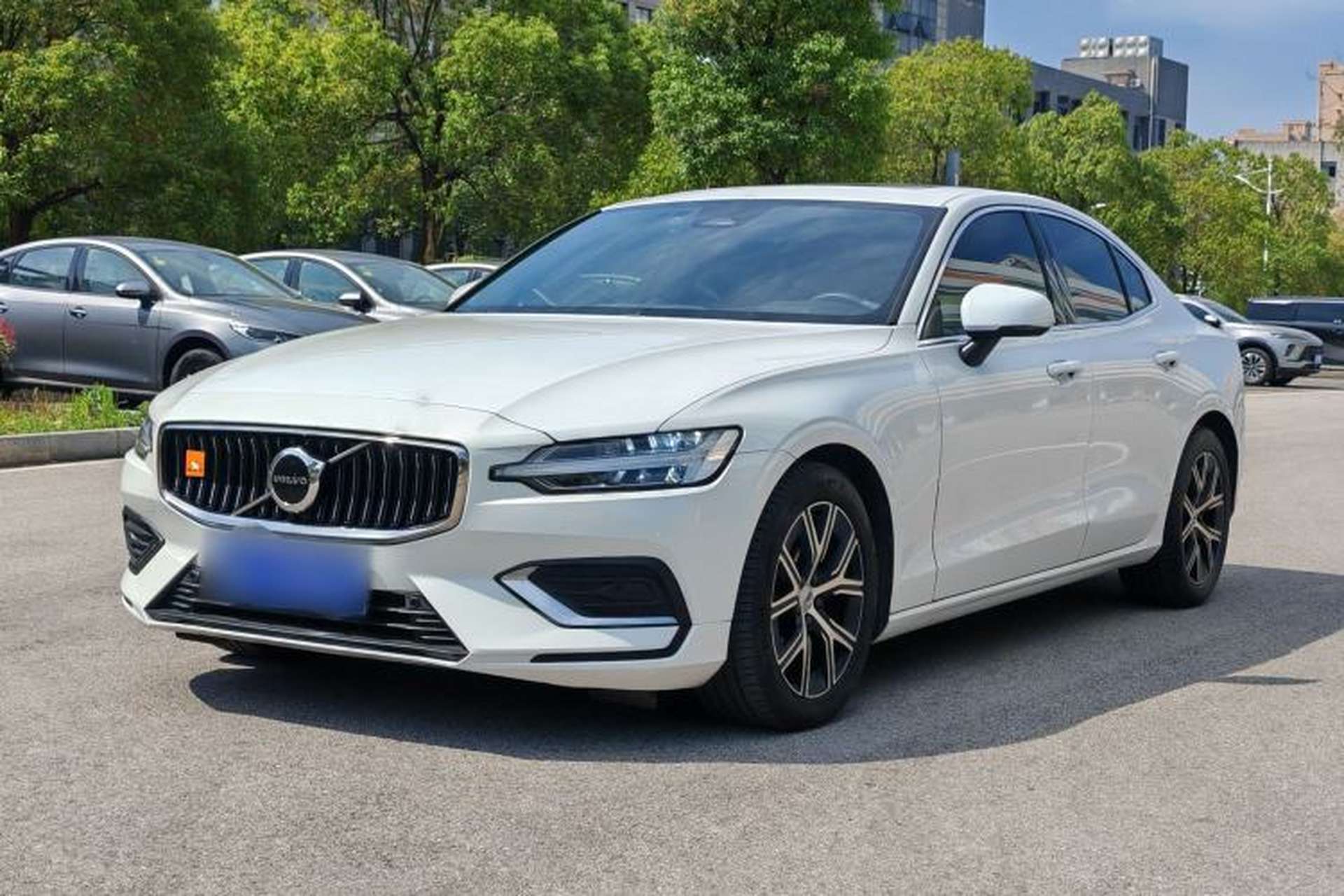 Used Volvo S60 2024 B4 Zhiyi Luxury Edition Front Left 45 Deg