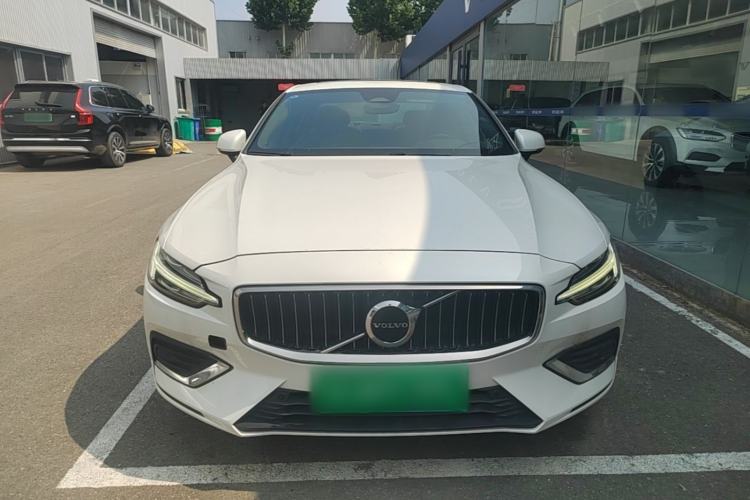 Used Volvo S60 2024 B4 Zhiyuan Luxury Edition Front