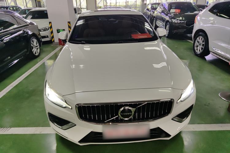 Used Volvo S60 2024 B4 Zhiyuan Luxury Edition Front