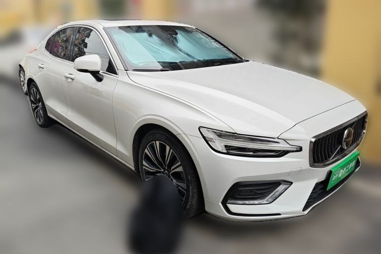 Used Volvo S60 2024 B4 Zhiyuan Luxury Edition Front Right 45 Deg