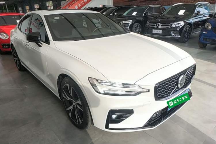Used Volvo S60 2024 B5 Zhiya Sport Edition Front Right 45 Deg