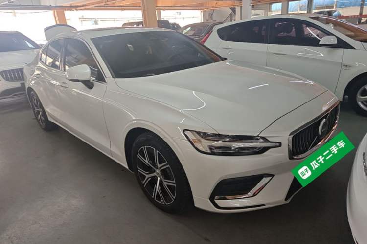 Used Volvo S60 2024 B4 Zhiyi Luxury Edition Front Right 45 Deg
