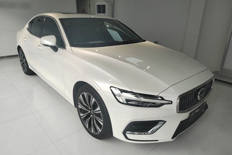 Used Volvo S60 2024 B4 Zhiyuan Luxury Edition Front Right 45 Deg