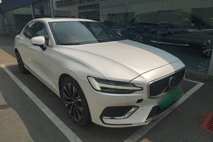 Used Volvo S60 2024 B4 Zhiyuan Luxury Edition Front Right 45 Deg