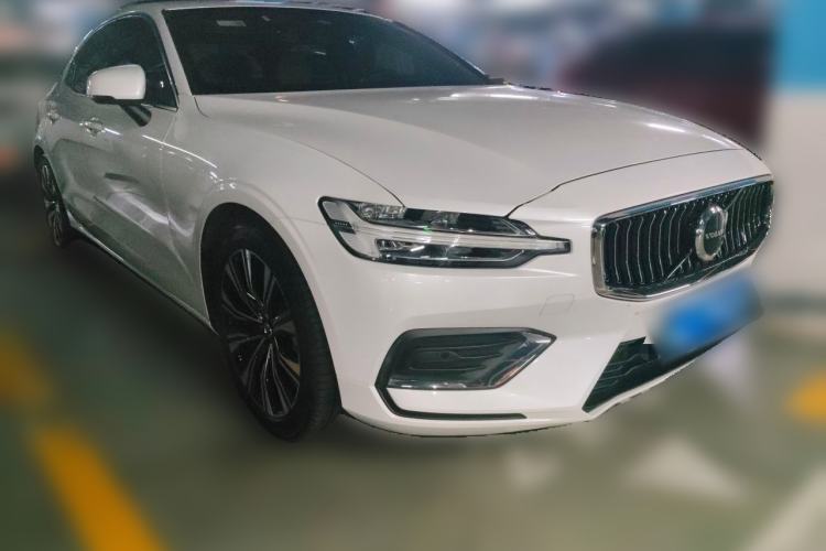 Used Volvo S60 2024 B4 Zhiyuan Luxury Edition Front Right 45 Deg