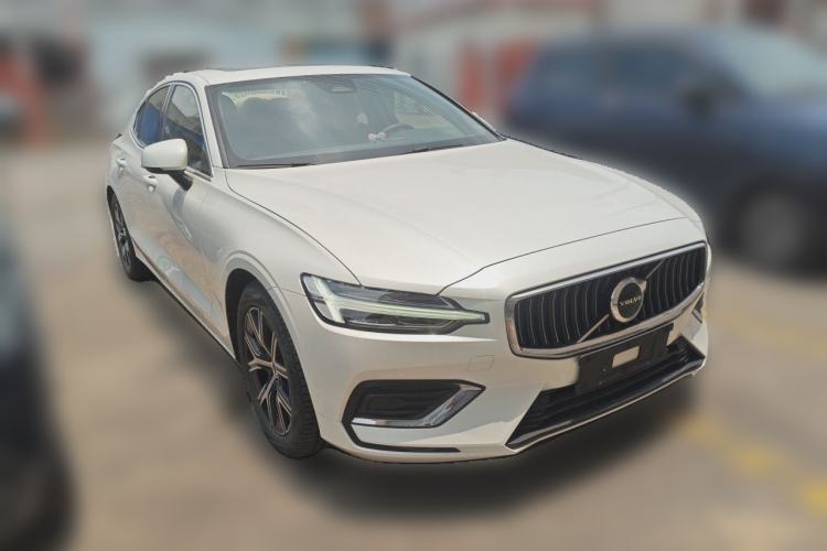 Used Volvo S60 2024 B4 Zhiyi Luxury Edition Front Right 45 Deg