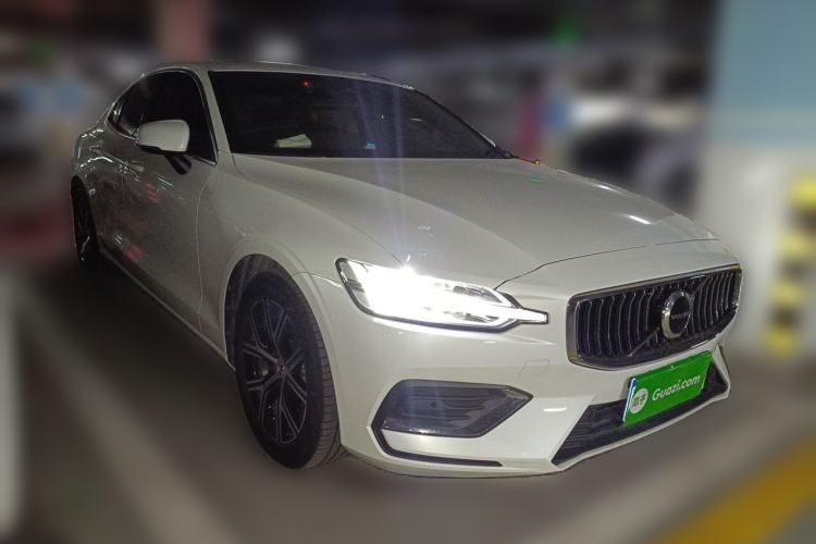 Used Volvo S60 2024 B4 Zhiyi Luxury Edition Front Right 45 Deg