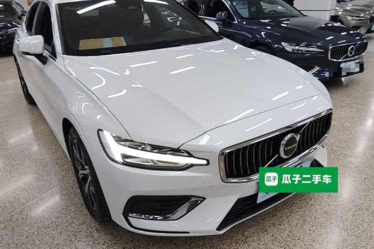 Used Volvo S60 2024 B4 Zhiyi Luxury Edition Front Right 45 Deg