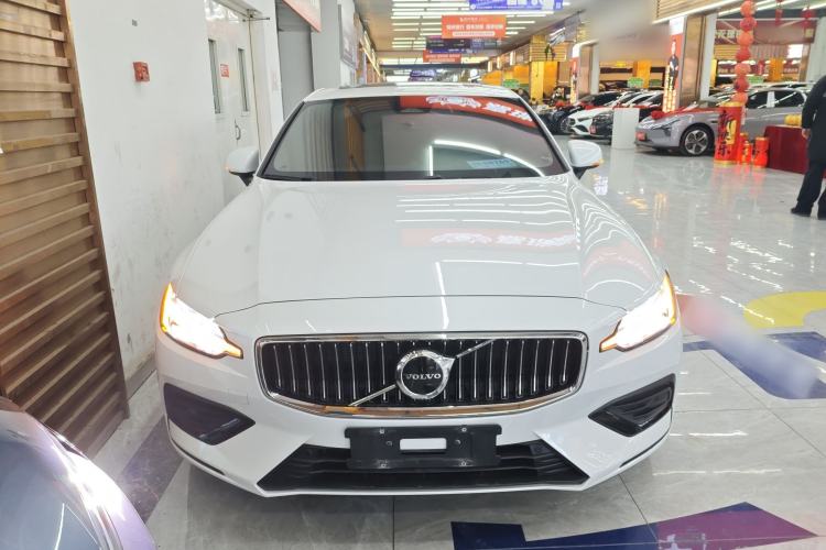 Used Volvo S60 2024 B4 Zhiyuan Luxury Edition Front