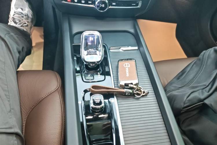 Used Volvo S60 2024 B4 Zhiyi Luxury Edition Gear Lever