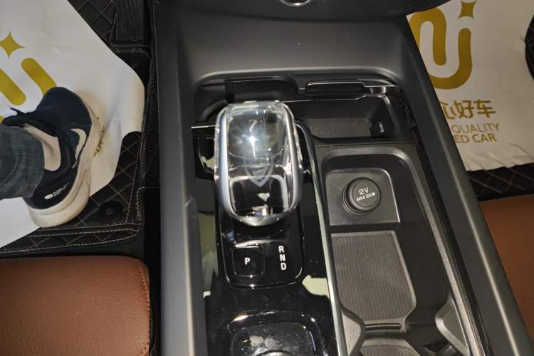 Used Volvo S60 2024 B4 Zhiyi Luxury Edition Gear Lever