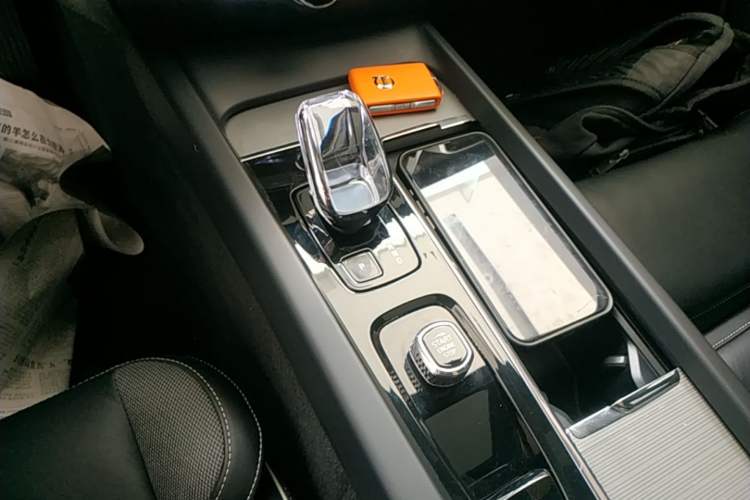 Used Volvo S60 2024 B5 Zhiya Sport Edition Gear Lever