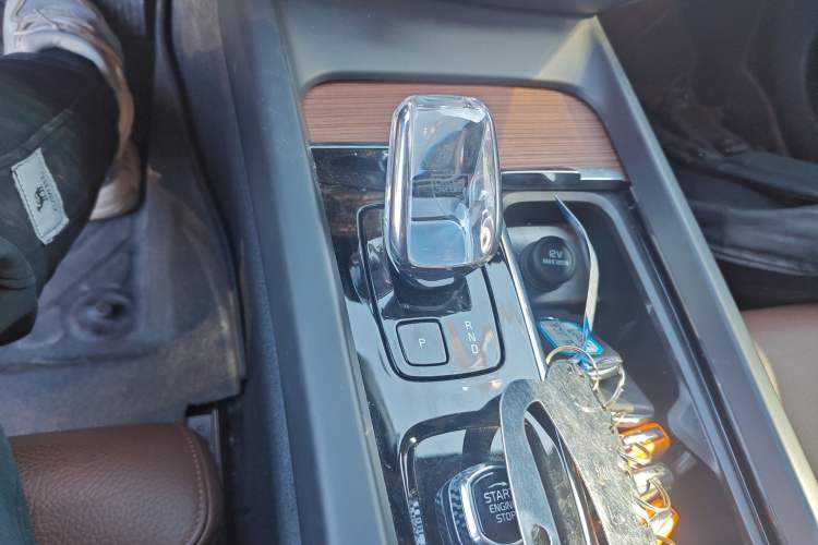 Used Volvo S60 2024 B4 Zhiyuan Luxury Edition Gear Lever