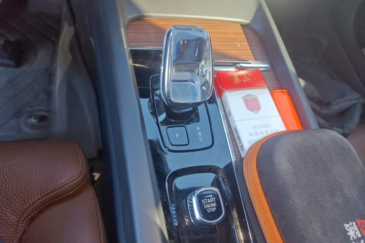 Used Volvo S60 2024 B4 Zhiyuan Luxury Edition Gear Lever