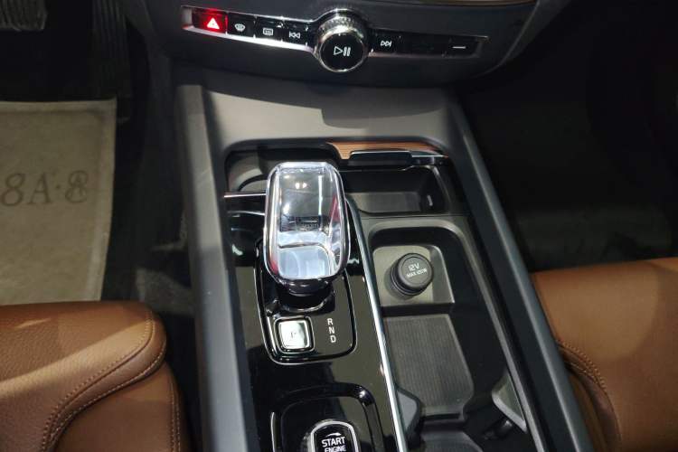Used Volvo S60 2024 B4 Zhiyuan Luxury Edition Gear Lever