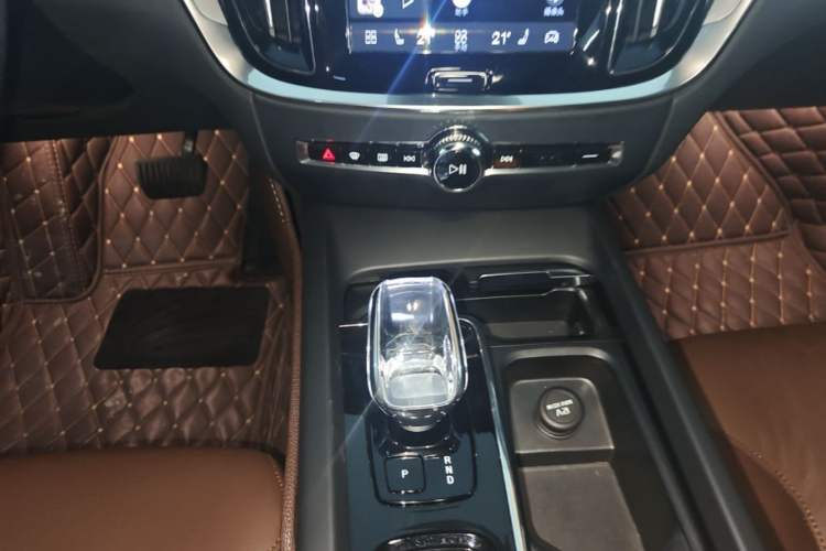 Used Volvo S60 2024 B4 Zhiyi Luxury Edition Gear Lever