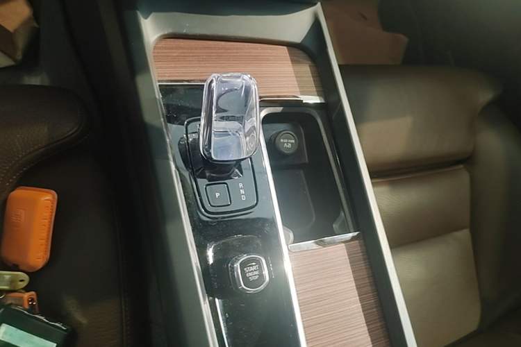 Used Volvo S60 2024 B4 Zhiyuan Luxury Edition Gear Lever