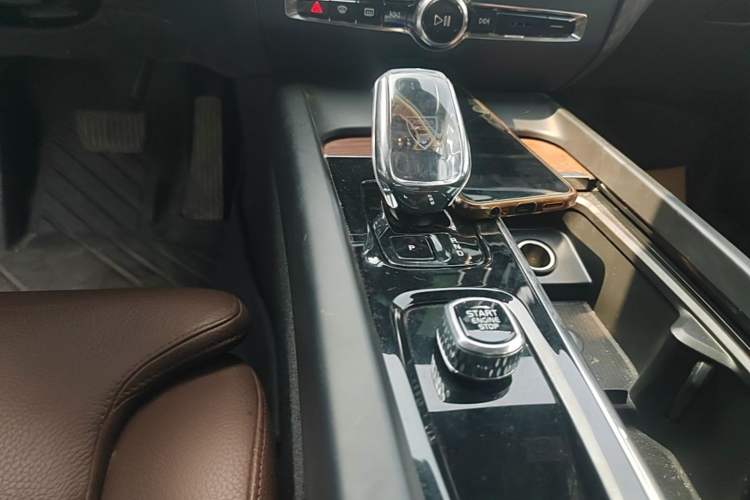 Used Volvo S60 2024 B4 Zhiyuan Luxury Edition Gear Lever