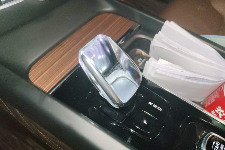 Used Volvo S60 2024 B4 Zhiyuan Luxury Edition Gear Lever