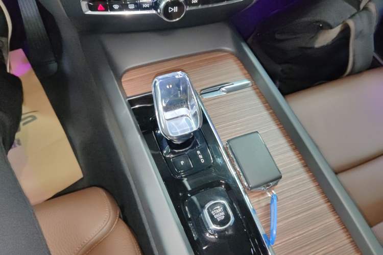 Used Volvo S60 2024 B4 Zhiyuan Luxury Edition Gear Lever