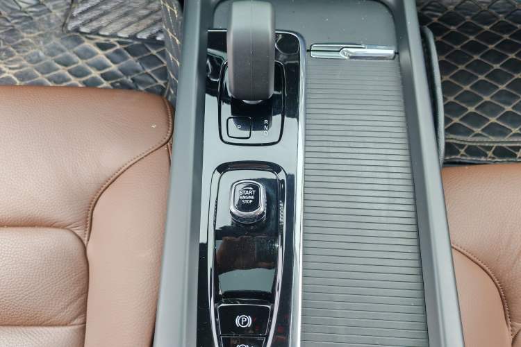 Used Volvo S60 2024 B4 Zhiyi Luxury Edition Gear Lever