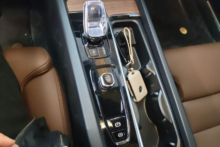 Used Volvo S60 2024 B4 Zhiyuan Luxury Edition Gear Lever