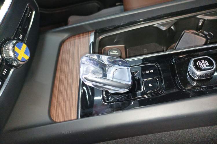 Used Volvo S60 2024 B4 Zhiyuan Luxury Edition Gear Lever