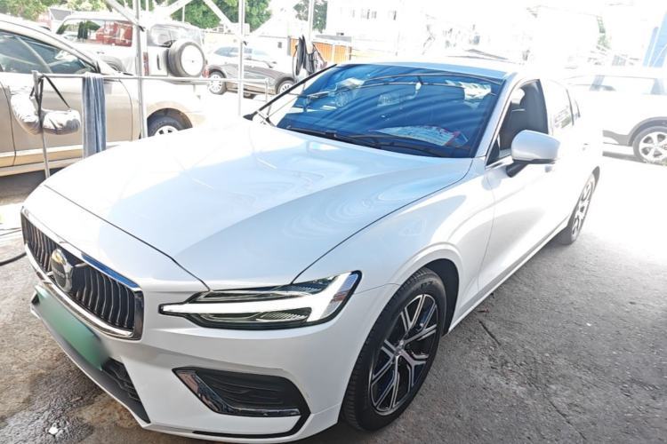 Used Volvo S60 2024 B4 Zhiyi Luxury Edition Guazi used car, China used car export, Used car for sale, Used cars, Cheapest cars for sale