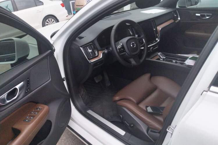 Used Volvo S60 2024 B4 Zhiyuan Luxury Edition Interior 1