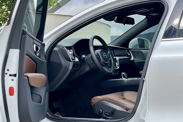 Used Volvo S60 2024 B4 Zhiyi Luxury Edition Interior 2