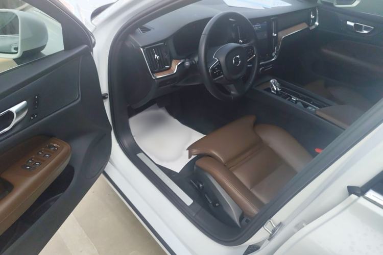 Used Volvo S60 2024 B4 Zhiyuan Luxury Edition Interior 2
