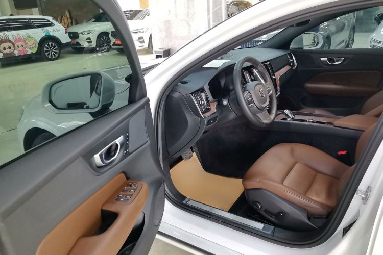 Used Volvo S60 2024 B4 Zhiyi Luxury Edition Interior 2