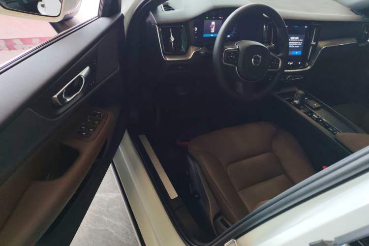Used Volvo S60 2024 B4 Zhiyi Luxury Edition Interior 3