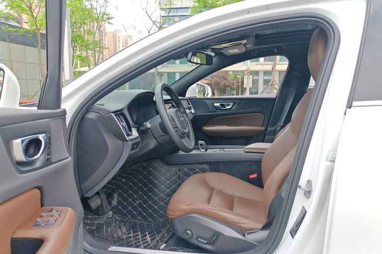 Used Volvo S60 2024 B4 Zhiyi Luxury Edition Interior 3