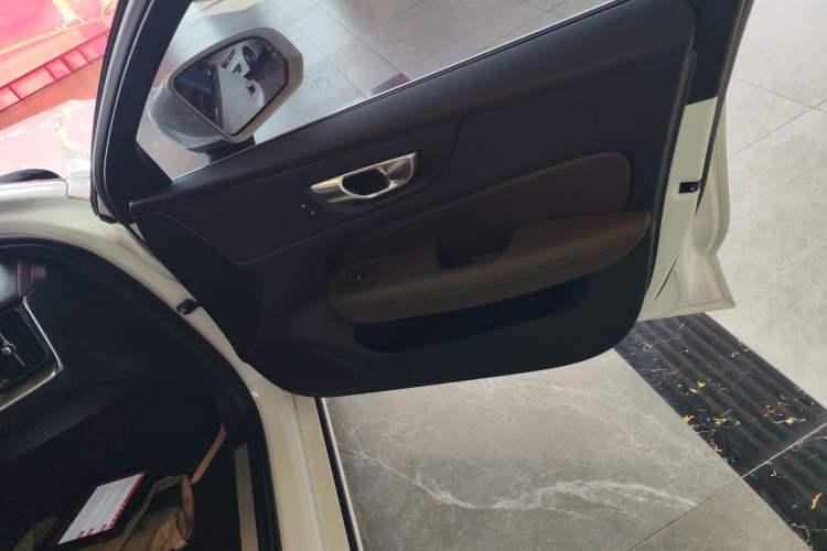 Used Volvo S60 2024 B4 Zhiyi Luxury Edition Interior 5