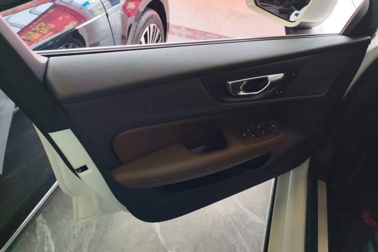 Used Volvo S60 2024 B4 Zhiyi Luxury Edition Interior 7