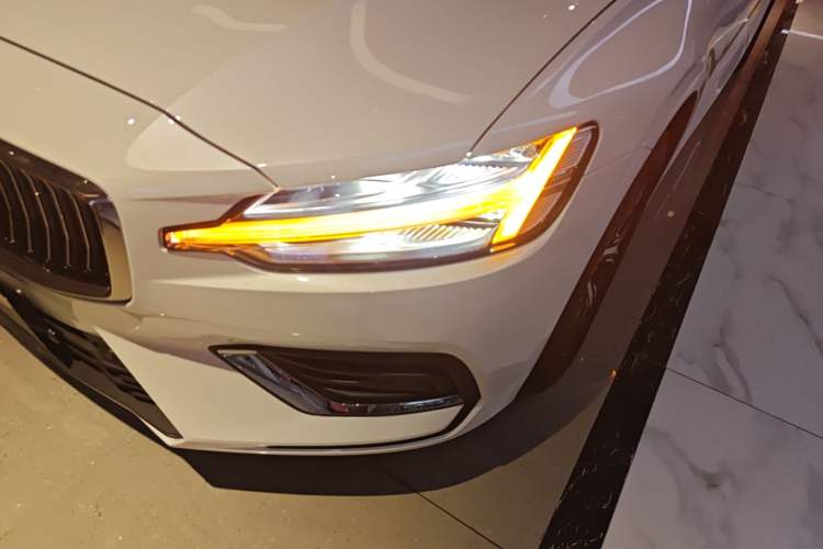 Used Volvo S60 2024 B4 Zhiyi Luxury Edition Left Front Headlight