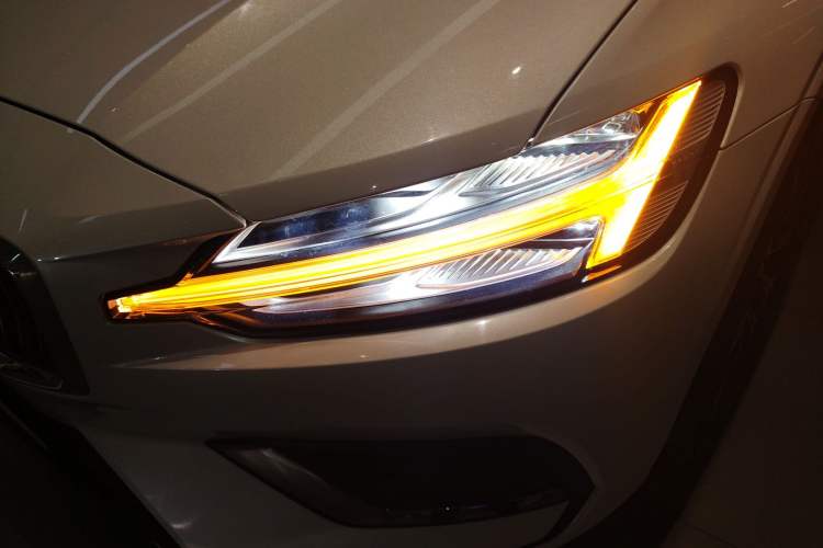 Used Volvo S60 2024 B4 Zhiyuan Luxury Edition Left Front Headlight