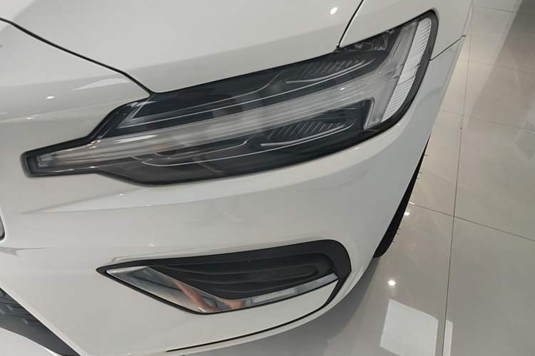 Used Volvo S60 2024 B4 Zhiyuan Luxury Edition Left Front Headlight