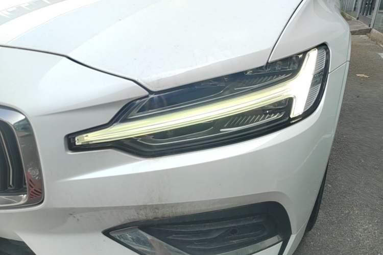 Used Volvo S60 2024 B4 Zhiyuan Luxury Edition Left Front Headlight