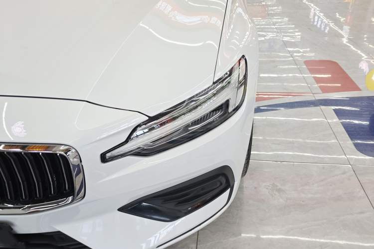 Used Volvo S60 2024 B4 Zhiyuan Luxury Edition Left Front Headlight