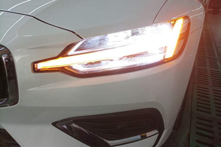 Used Volvo S60 2024 B4 Zhiyuan Luxury Edition Left Front Headlight