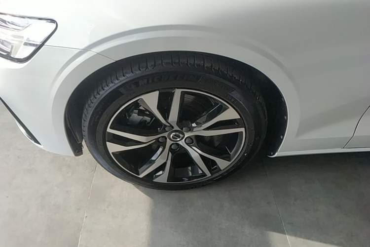 Used Volvo S60 2024 B5 Zhiya Sport Edition Left Front Wheel Hub