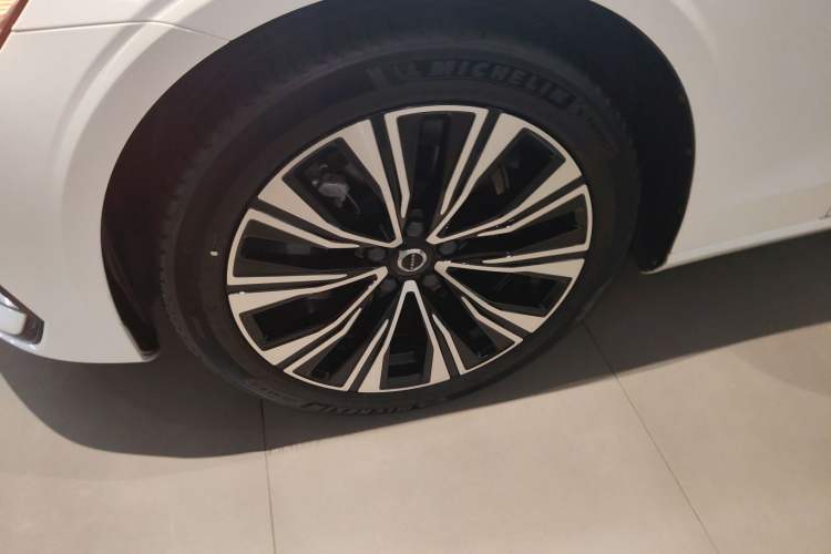 Used Volvo S60 2024 B4 Zhiyuan Luxury Edition Left Front Wheel Hub