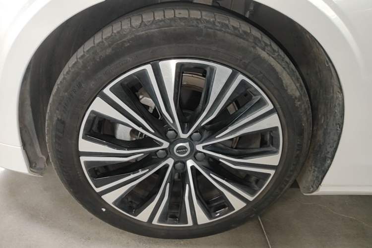 Used Volvo S60 2024 B4 Zhiyuan Luxury Edition Left Front Wheel Hub
