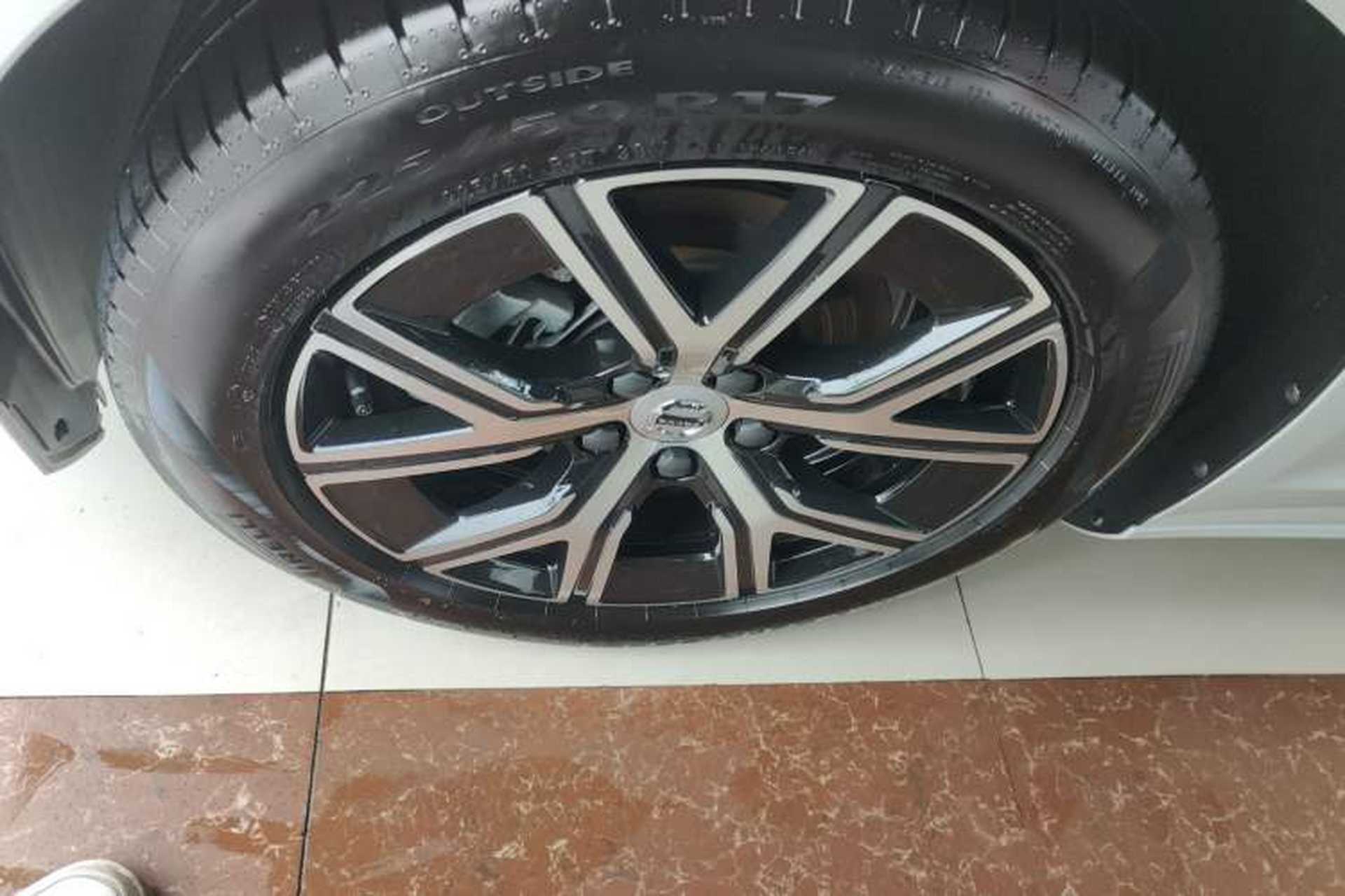 Used Volvo S60 2024 B4 Zhiyi Luxury Edition Left Front Wheel Hub