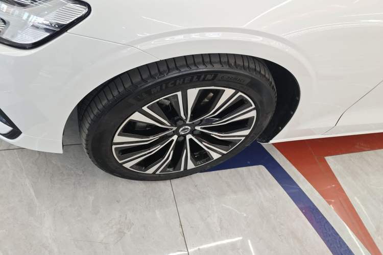 Used Volvo S60 2024 B4 Zhiyuan Luxury Edition Left Front Wheel Hub