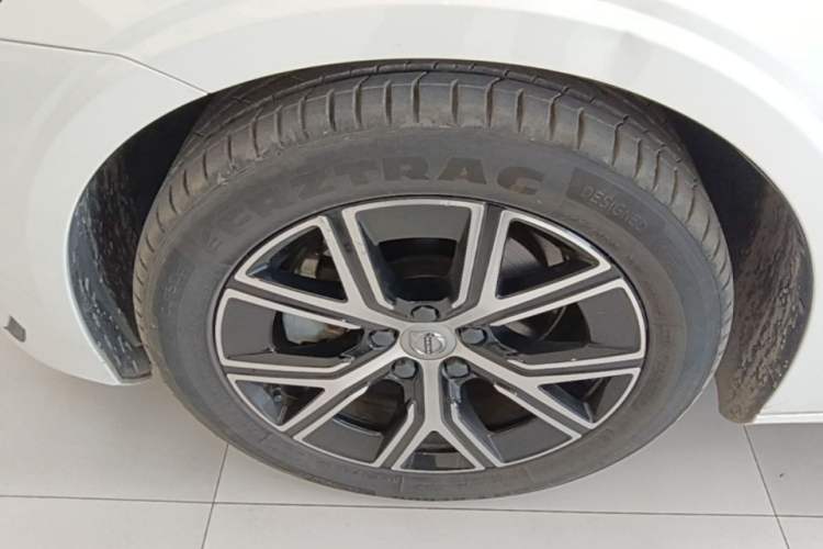 Used Volvo S60 2024 B4 Zhiyi Luxury Edition Left Front Wheel Hub