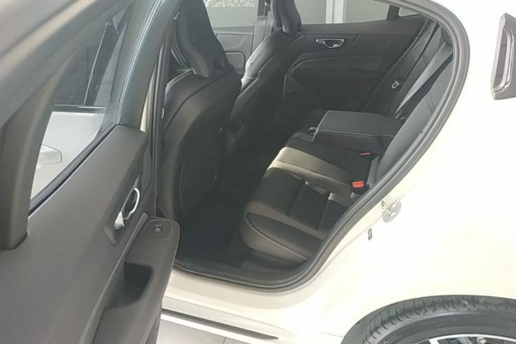 Used Volvo S60 2024 B5 Zhiya Sport Edition Left Rear Seat