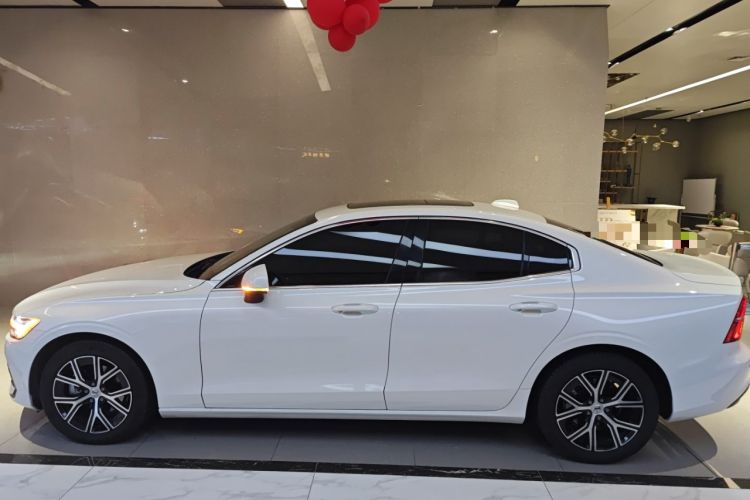 Used Volvo S60 2024 B4 Zhiyi Luxury Edition Left Side
